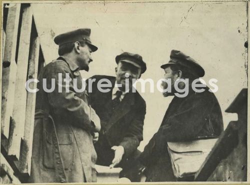 Leo Trotzki, Wladimir Lenin und Lew Kamenew (von links nach rechts), 5. Mai 1920