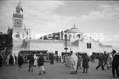 Algerien, Algier, Strassenszene, Moschee. Aus Algerien, Algier, Strassenszene, Moschee. Aus
