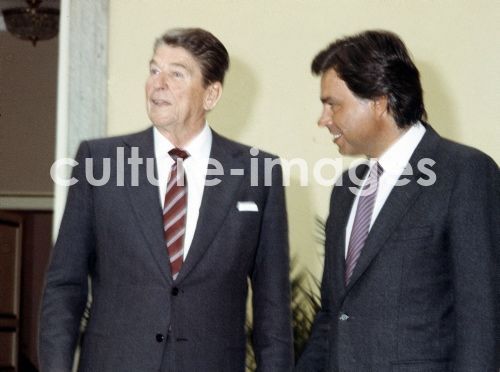 RONALD REAGAN, FELIPE GONZALEZ RONALD REAGAN, FELIPE GONZALEZ