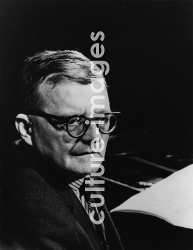Porträt des Komponisten Dmitri Schostakowitsch (1906-1975)