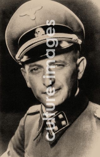 Unbekannter Fotograf , Adolf Eichmann (1906-1962), Leiter des "Judenreferates" im Reichssicherheitshauptamt, Fotografie, um 1942, Deutschland, Yad Vashem. Unbekannter Fotograf , Adolf Eichmann (1906-1962), Leiter des "Judenreferates" im Reichssicherheitshauptamt, Fotografie, um 1942, Deutschland, Yad Vashem.
