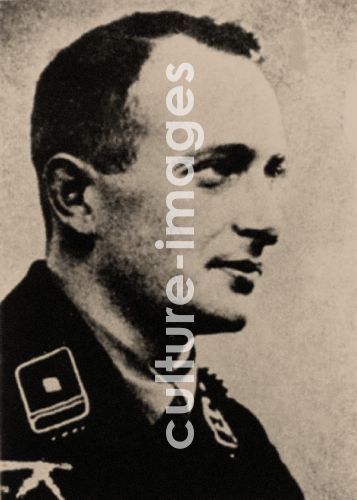 Unbekannter Fotograf , Adolf Eichmann (1906-1962), Leiter des "Judenreferates" im Reichssicherheitshauptamt, Fotografie, 1940, Deutschland, Yad Vashem. Unbekannter Fotograf , Adolf Eichmann (1906-1962), Leiter des "Judenreferates" im Reichssicherheitshauptamt, Fotografie, 1940, Deutschland, Yad Vashem.