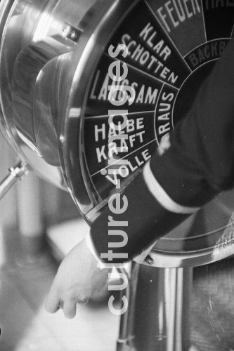 Maschinentelegraph im Ruderhaus, Seefahrt, Norddeutscher Maschinentelegraph im Ruderhaus, Seefahrt, Norddeutscher