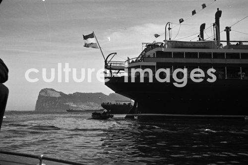 Seefahrt, Schiff, Aussenansicht. Aus der Seefahrt, Schiff, Aussenansicht. Aus der