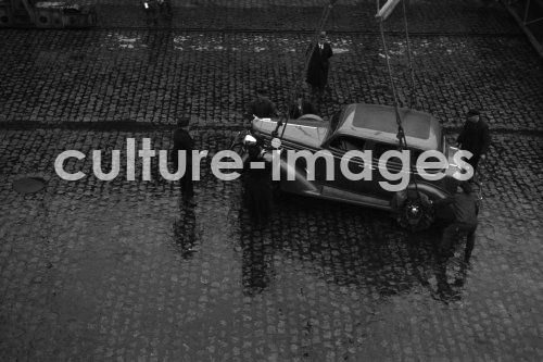 Seefahrt, Verladung eines Autos, Oldtimer, Seefahrt, Verladung eines Autos, Oldtimer,