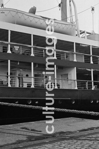 Seefahrt, Schiff, Detail. Aus der Seefahrt, Schiff, Detail. Aus der