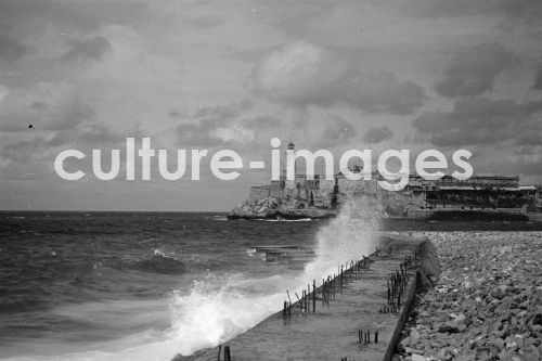 Kuba, Havanna, Hafenausfahrt, Malecon, Karibik. Kuba, Havanna, Hafenausfahrt, Malecon, Karibik.