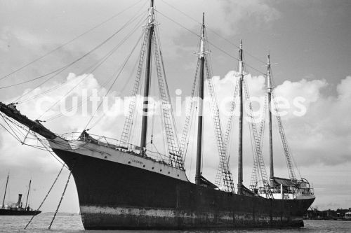 Viermastschoner CATCAINA vor den Bahamas, Viermastschoner CATCAINA vor den Bahamas,