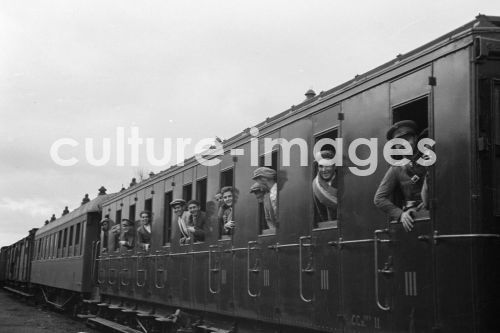 Spanien, Sevilla, Bahnhof, Zug. Aus Spanien, Sevilla, Bahnhof, Zug. Aus